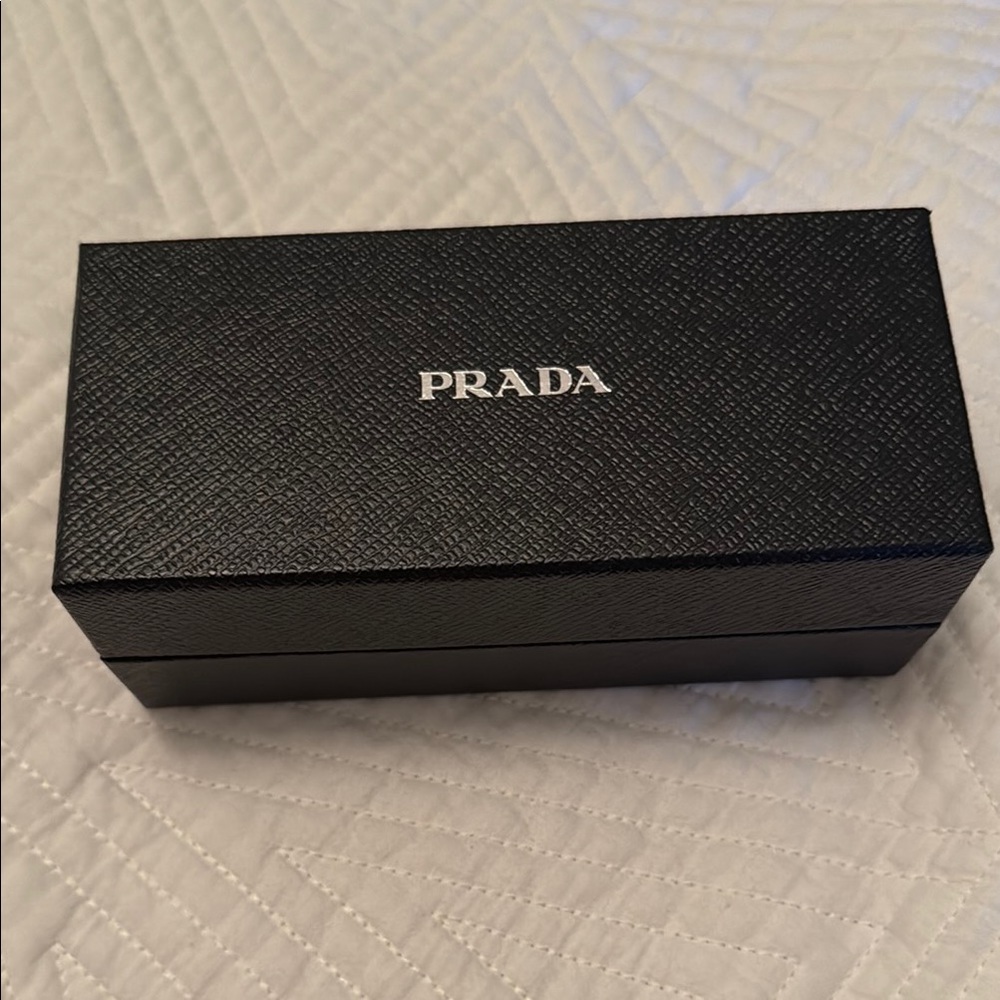 Prada Box - Picture 1 of 3
